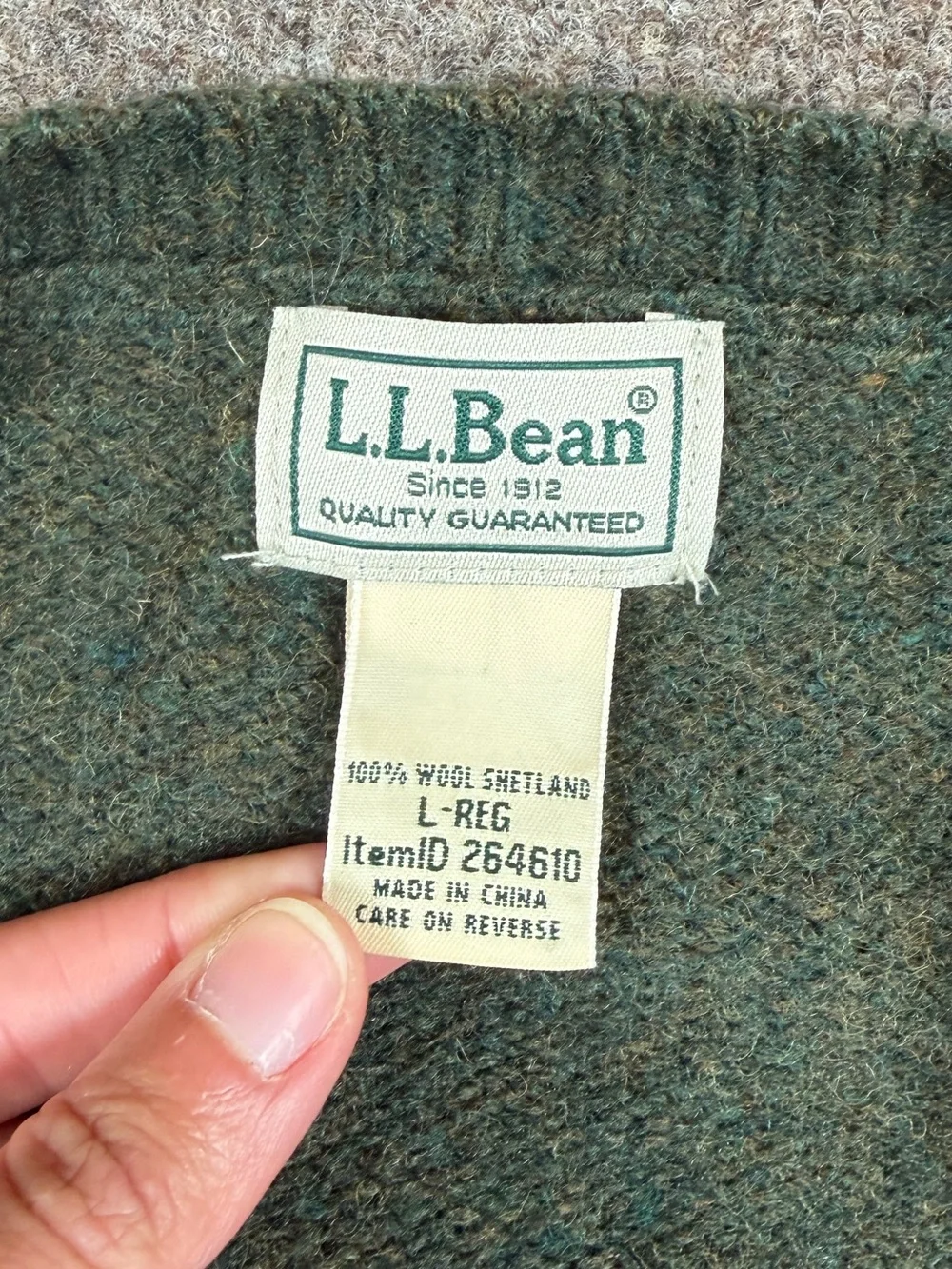 LL Bean Heather Green V-Neck Long Sleeve 100% Wool Sweater Men’s Large Vintage